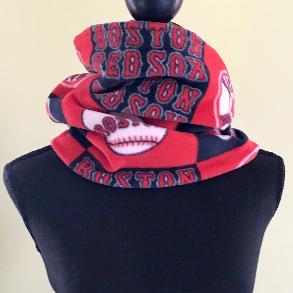 Adult New Red Sox Neck Warmer  NWOT